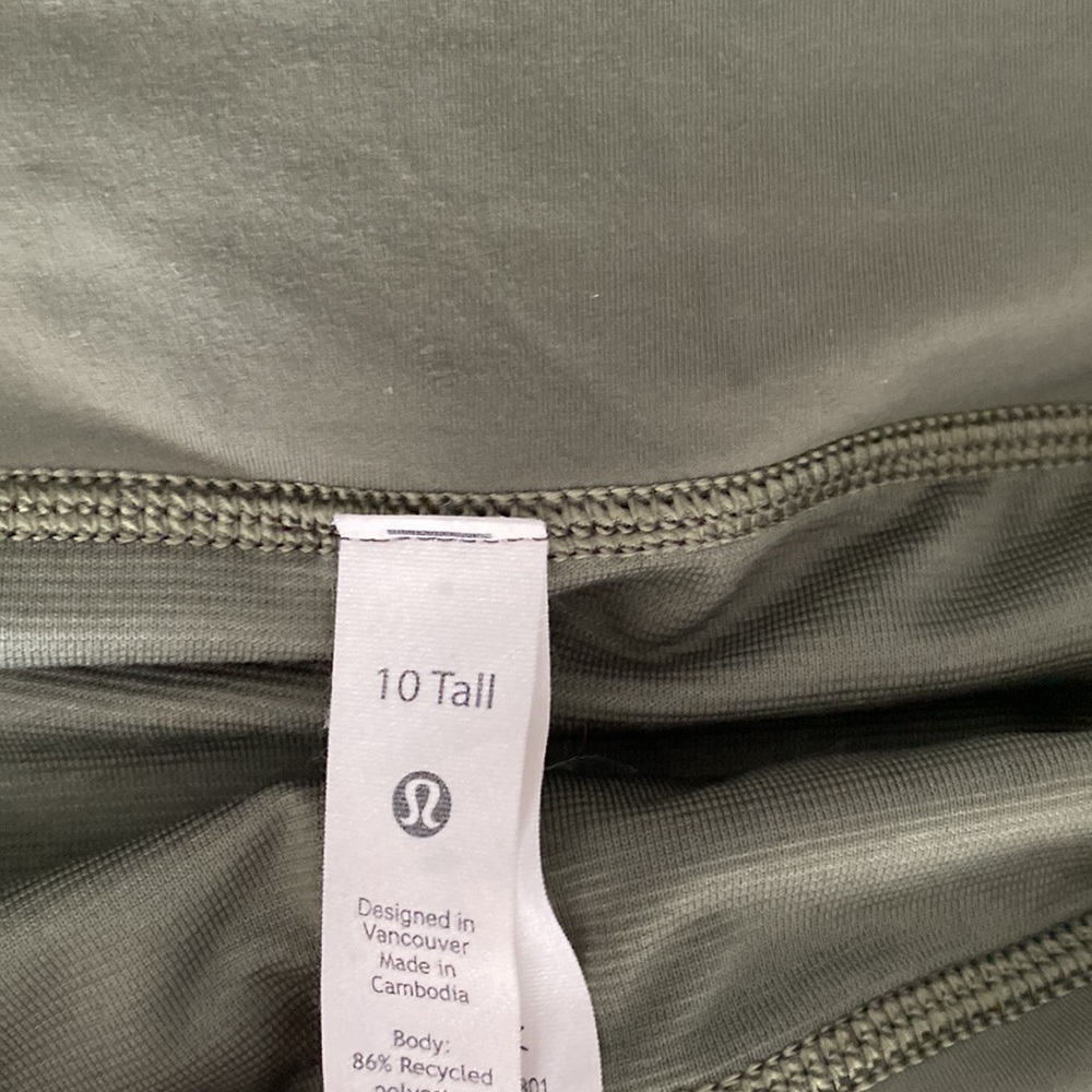 Camo luluemon shorts - Picture 4 of 7